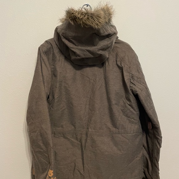 Burton womens brown fur-lined snowboard jacket- medium - Picture 5 of 10